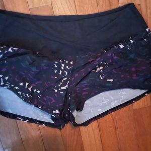 Size 6 Lululemon shorts with liner